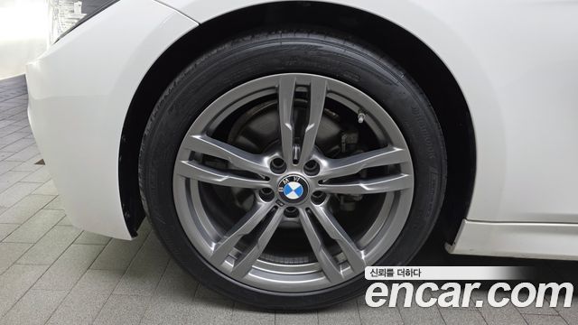 BMW 3-Series 320i M Sport Shadow