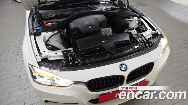 BMW 3-Series 320i M Sport Shadow