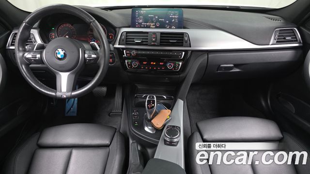 BMW 3-Series 320i M Sport Shadow
