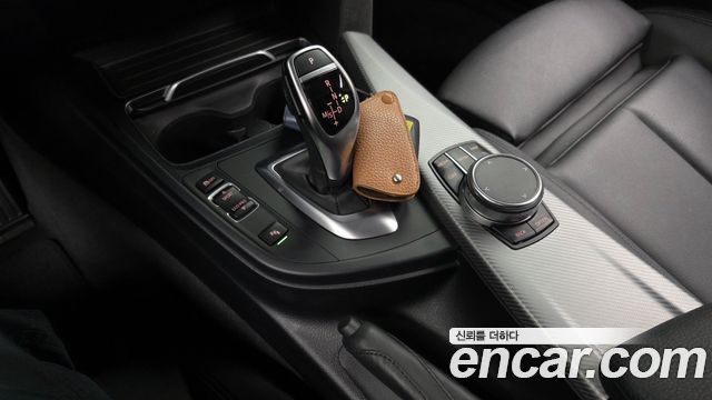 BMW 3-Series 320i M Sport Shadow
