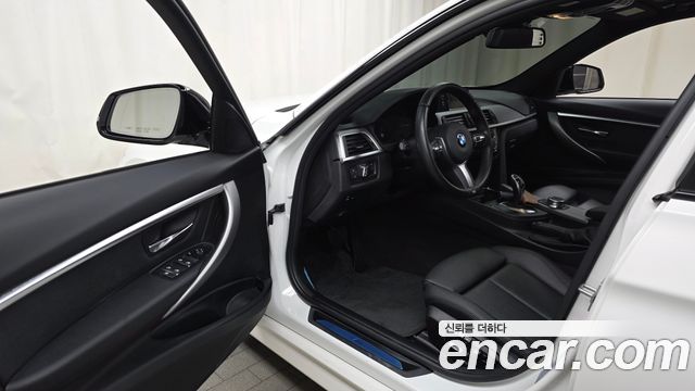 BMW 3-Series 320i M Sport Shadow