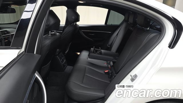 BMW 3-Series 320i M Sport Shadow