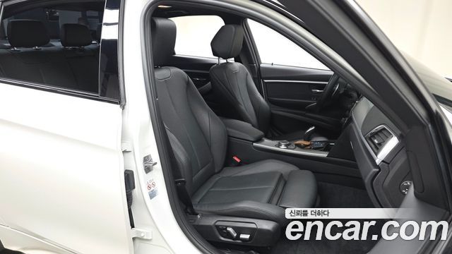 BMW 3-Series 320i M Sport Shadow