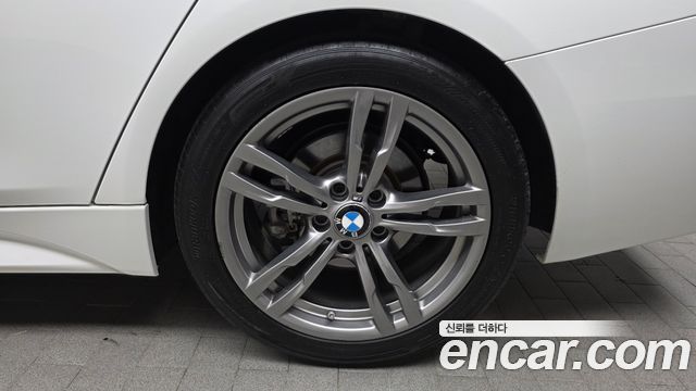 BMW 3-Series 320i M Sport Shadow