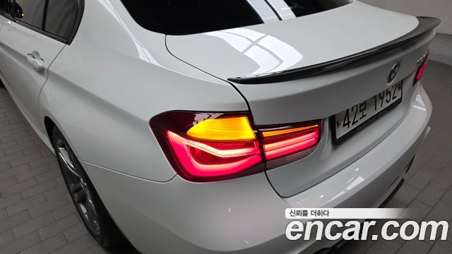 BMW 3-Series 320i M Sport Shadow