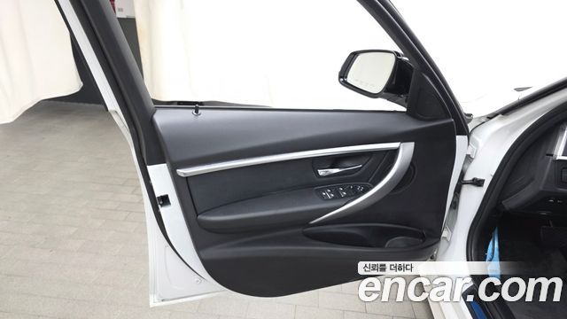 BMW 3-Series 320i M Sport Shadow