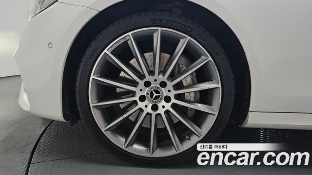 Mercedes-Benz E-Class E350 4MATIC AMG Line