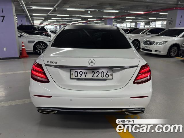 Mercedes-Benz E-Class E200 Avantgarde