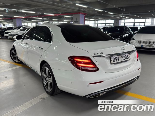 Mercedes-Benz E-Class E200 Avantgarde