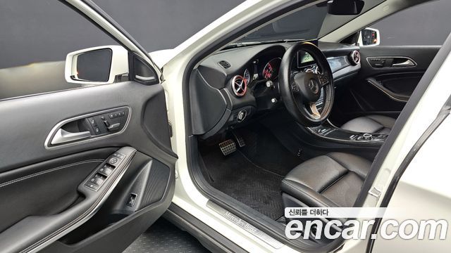 Mercedes-Benz GLA-Class GLA200 d