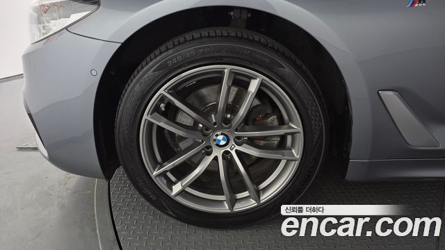 BMW 5-Series 520d xDrive M Sport Package Plus