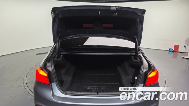 BMW 5-Series 520d xDrive M Sport Package Plus