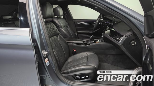 BMW 5-Series 520d xDrive M Sport Package Plus