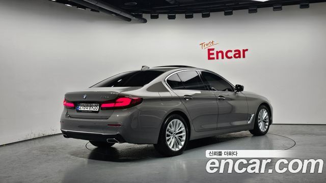 BMW 5-Series 520i Luxury