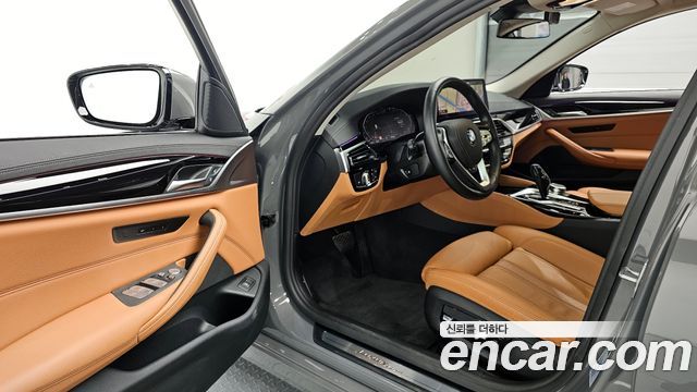 BMW 5-Series 520i Luxury