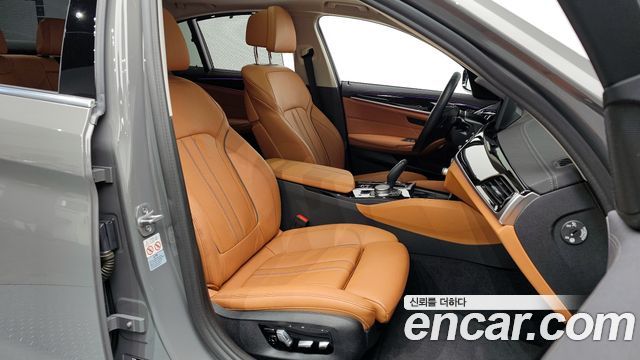 BMW 5-Series 520i Luxury