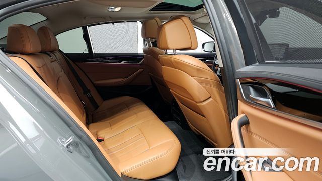BMW 5-Series 520i Luxury