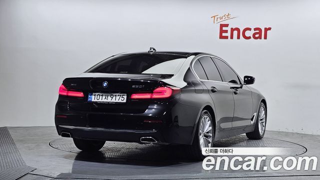 BMW 5-Series 530i xDrive Luxury