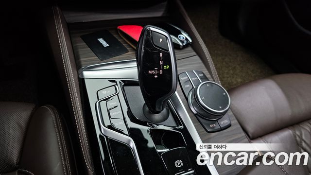 BMW 5-Series 530i xDrive Luxury