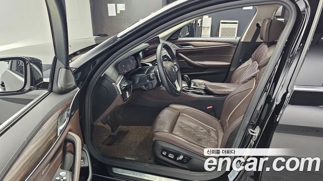 BMW 5-Series 530i xDrive Luxury