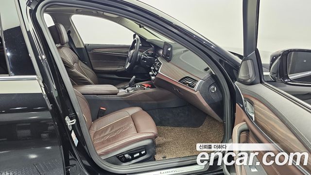 BMW 5-Series 530i xDrive Luxury