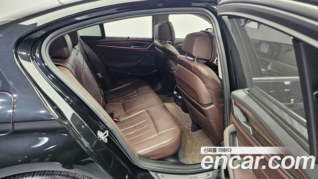 BMW 5-Series 530i xDrive Luxury