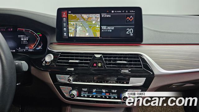 BMW 5-Series 530i xDrive Luxury