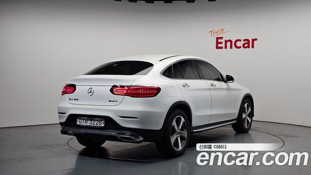 Mercedes-Benz GLC-Class GCL300 4MATIC Coupe
