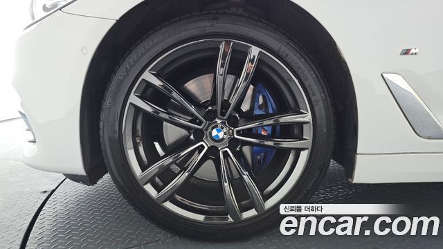 BMW 5-Series 520i Luxury