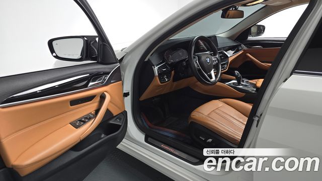 BMW 5-Series 520i Luxury