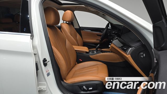 BMW 5-Series 520i Luxury