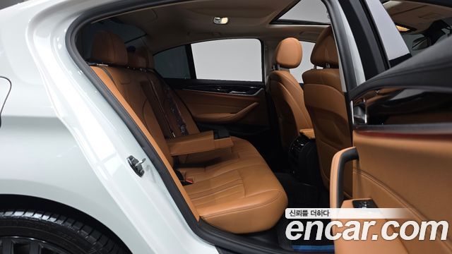 BMW 5-Series 520i Luxury