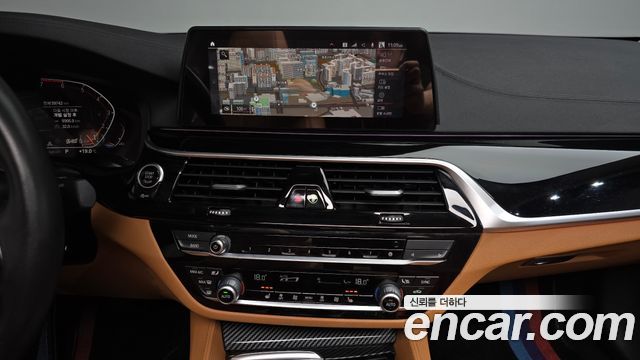 BMW 5-Series 520i Luxury