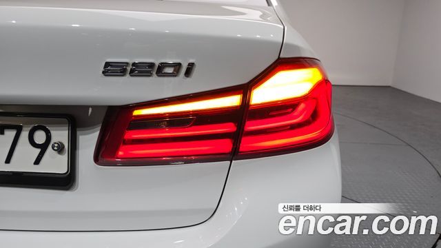 BMW 5-Series 520i Luxury
