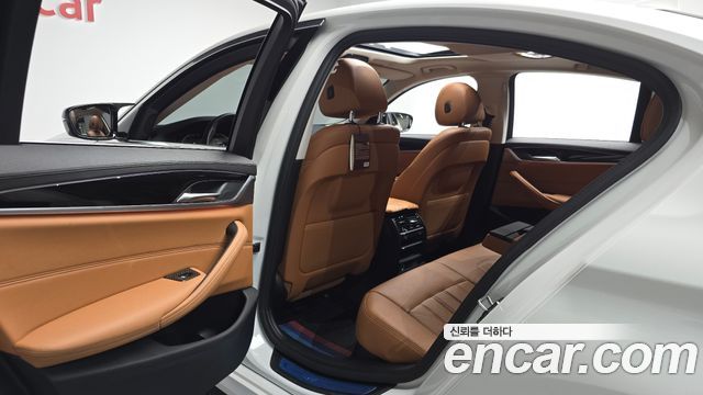 BMW 5-Series 520i Luxury