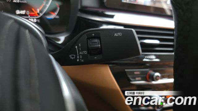 BMW 5-Series 520i Luxury