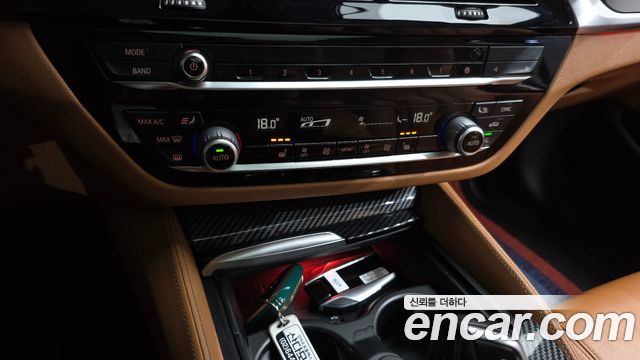 BMW 5-Series 520i Luxury