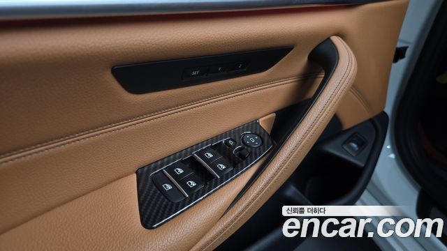 BMW 5-Series 520i Luxury