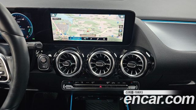 Mercedes-Benz GLA-Class GLA220