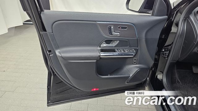 Mercedes-Benz GLA-Class GLA220