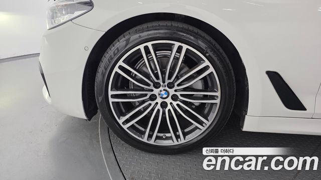 BMW 5-Series 520d xDrive M Sport Package Plus