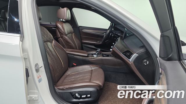 BMW 5-Series 520d xDrive M Sport Package Plus