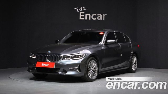 BMW 3-Series 320i Luxury