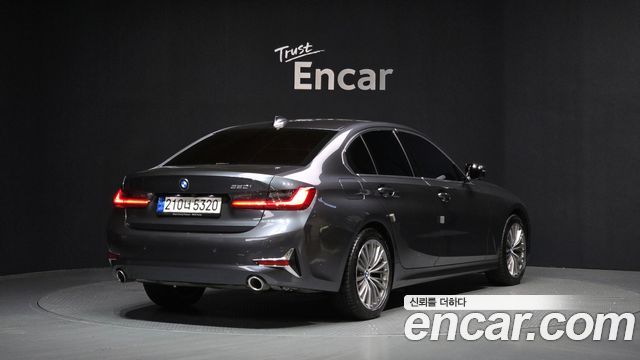 BMW 3-Series 320i Luxury