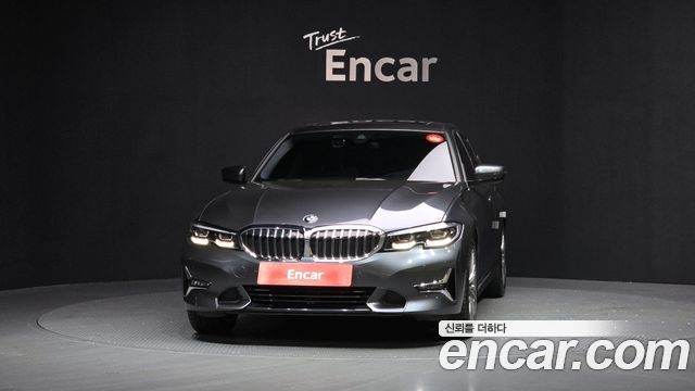 BMW 3-Series 320i Luxury
