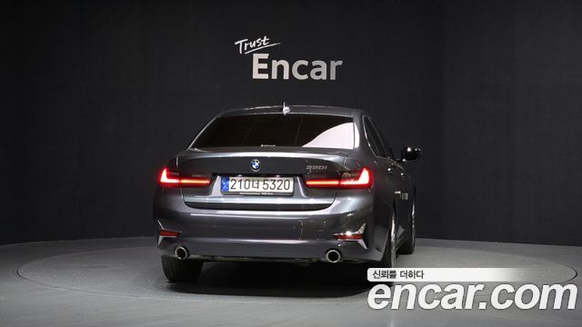BMW 3-Series 320i Luxury