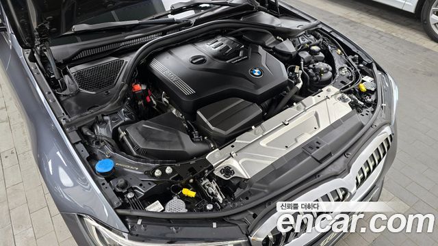 BMW 3-Series 320i Luxury