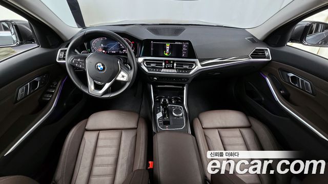BMW 3-Series 320i Luxury