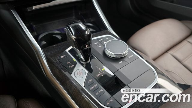 BMW 3-Series 320i Luxury