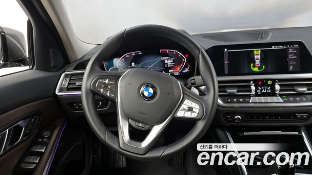 BMW 3-Series 320i Luxury